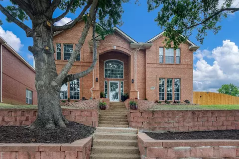 2400 Manchester Dr, Carrollton, TX 75006