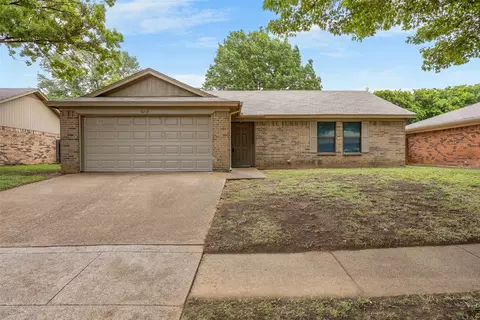 6219 Kelly Elliott Rd, Arlington, TX 76001