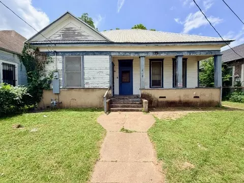 819 S 10th St, Waco, TX 76706