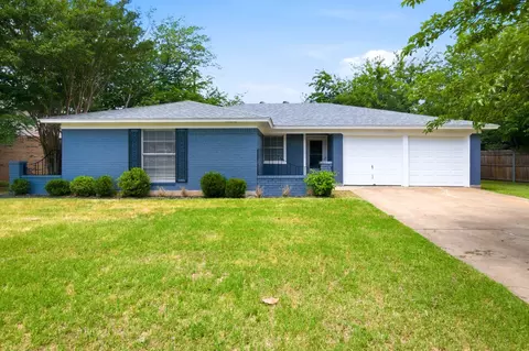 504 S Colonial Dr, Cleburne, TX 76033