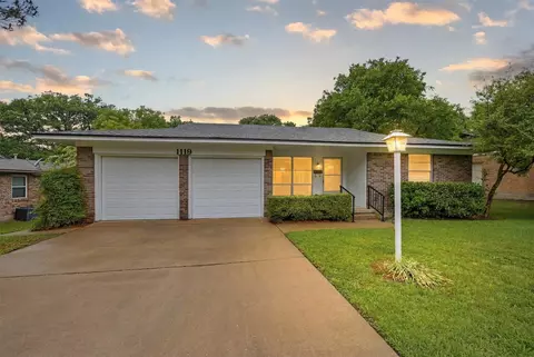 1119 W Mcgee St, Sherman, TX 75092