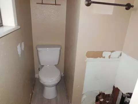 Bath - 1104 Foreman Rd, Doyline, LA 71023 photo 1 of 2