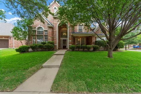 8000 Geranium Ln, Fort Worth, TX 76123