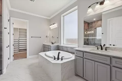 Bath - 1713 Roundtree Cir E, Aledo, TX 76008 photo 3 of 8