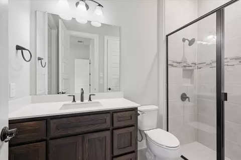 Bath - 1713 Roundtree Cir E, Aledo, TX 76008 photo 1 of 8