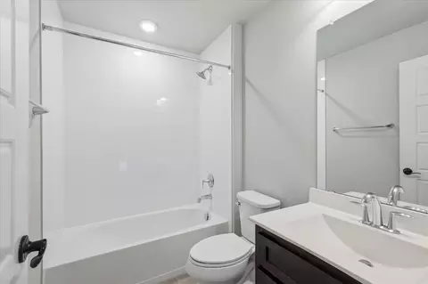 Bath - 1713 Roundtree Cir E, Aledo, TX 76008 photo 7 of 8