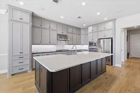 Kitchen - 1713 Roundtree Cir E, Aledo, TX 76008 photo 4 of 5