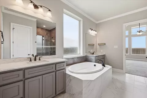Bath - 1713 Roundtree Cir E, Aledo, TX 76008 photo 5 of 8
