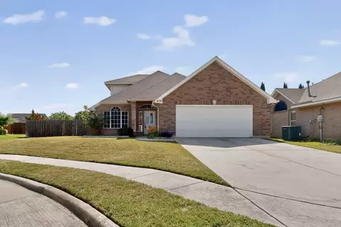 5720 Colorado Ct, Haltom City, TX 76137