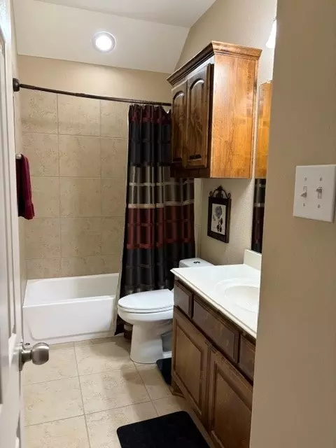 Bath - 202 Tower Cir, Terrell, TX 75160 photo 1 of 5