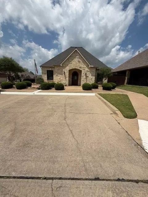 Exterior - 202 Tower Cir, Terrell, TX 75160 photo 6 of 18