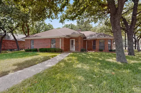 7517 Crosstimbers Ln, North Richland Hills, TX 76182