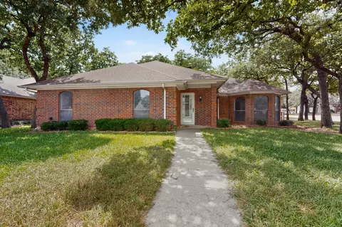 7517 Crosstimbers Ln, North Richland Hills, TX 76182