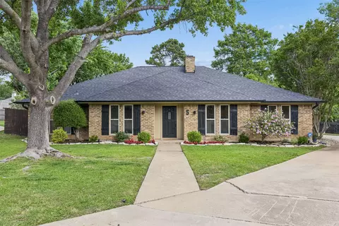5 Heritage Ct, Trophy Club, TX 76262