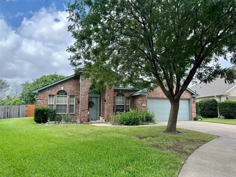 5776 Falcon Ridge Ct, Haltom City, TX 76137
