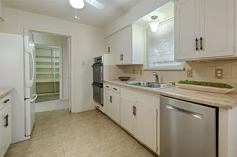 Kitchen - 1313 Apache Dr, Richardson, TX 75080 photo 3 of 4