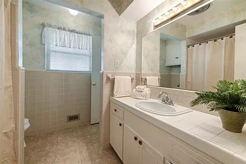 Bath - 1313 Apache Dr, Richardson, TX 75080 photo 4 of 5