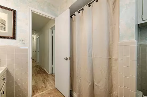 Bath - 1313 Apache Dr, Richardson, TX 75080 photo 5 of 5