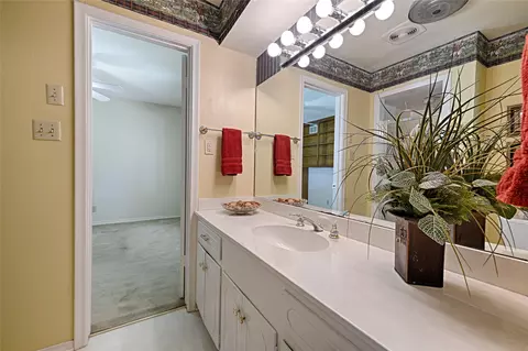 Bath - 1313 Apache Dr, Richardson, TX 75080 photo 3 of 5