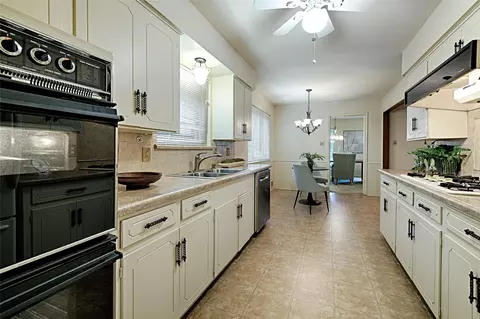 Kitchen - 1313 Apache Dr, Richardson, TX 75080 photo 4 of 4