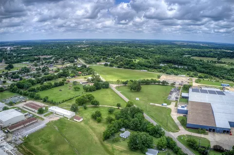 221 Maple St, Commerce, TX 75428