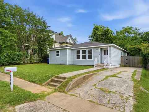 304 W Texas St, Denison, TX 75020