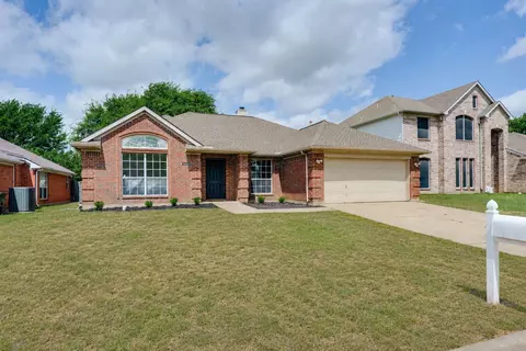 6234 St Leonard Dr, Arlington, TX 76001