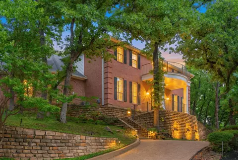 302 W Charlottesville Ave, Colleyville, TX 76034