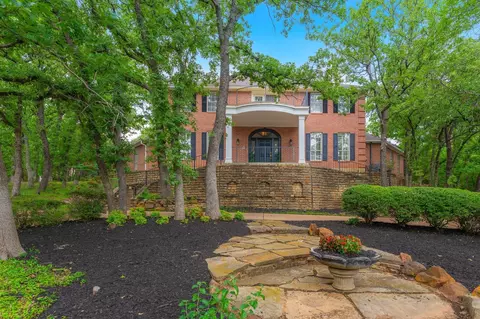 302 W Charlottesville Ave, Colleyville, TX 76034