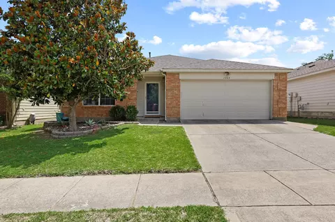 1323 Pheasant Dr, Sherman, TX 75092