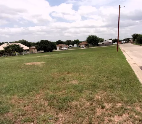 1908 W Brown St, San Saba, TX 76877