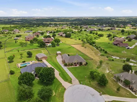 6900 Breezy Bluff Ct, Fort Worth, TX 76126