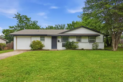 1724 Spring Lake Dr, Mesquite, TX 75149