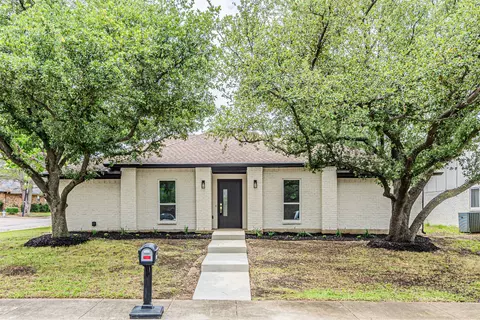 2220 Greenvalley Dr, Carrollton, TX 75007