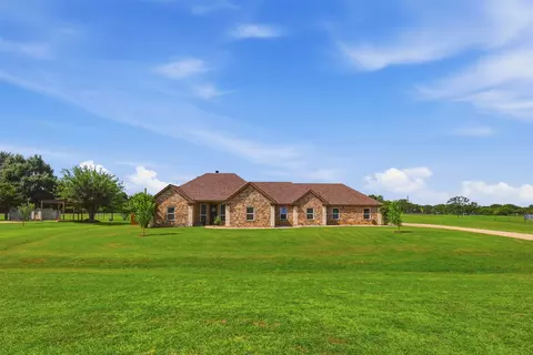 2425 Pecan Springs Rd, Cleburne, TX 76031