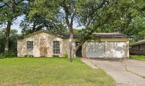 1213 Pin Oak Dr, Denton, TX 76209