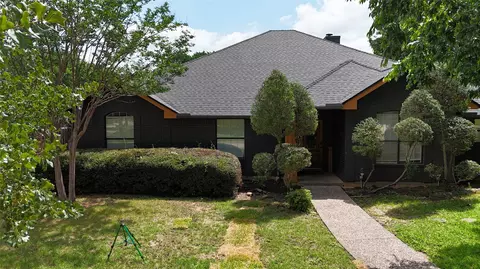 104 Creek Side Ct, Kennedale, TX 76060
