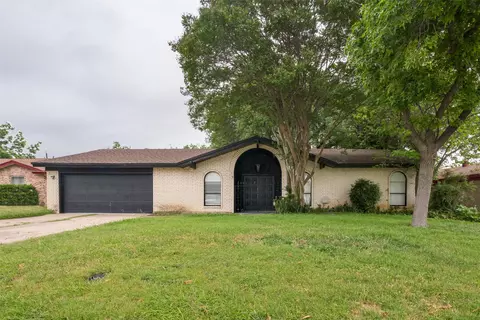 2105 Cottie Ln, Arlington, TX 76010