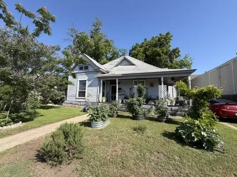 504 W Wardville St, Cleburne, TX 76033