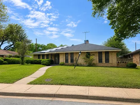 2147 Oak Valley Ln, Dallas, TX 75232