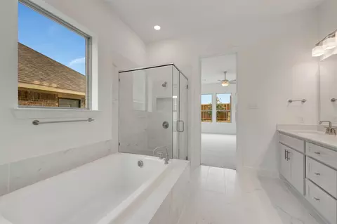 Bath - 2545 Domingo Dr, Aledo, TX 76008 photo 1 of 2