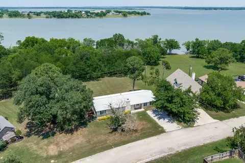 104 Cove Dr, Shady Shores, TX 76208