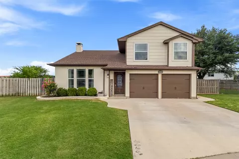 8800 Crestbrook Dr, Fort Worth, TX 76179