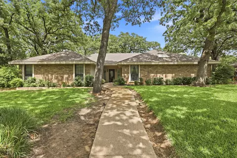 5 Windy Knoll Ct, Grapevine, TX 76051