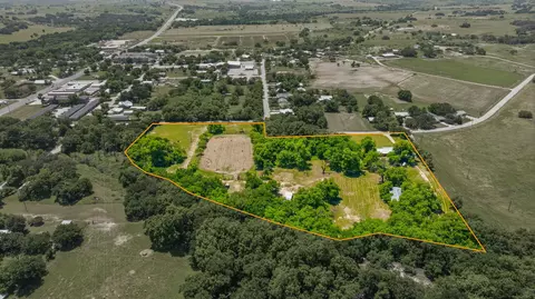 1105 Indian Creek Dr, Comanche, TX 76442