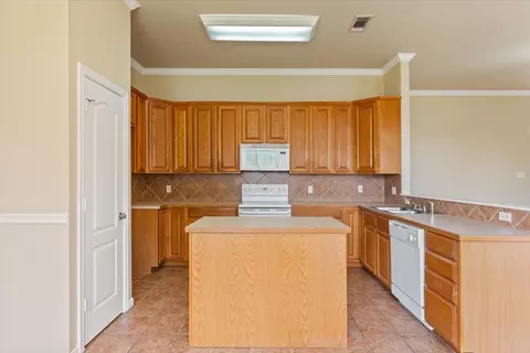 Kitchen - 10136 Aragon Dr, Waco, TX 76708 photo 3 of 4
