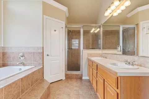 Bath - 10136 Aragon Dr, Waco, TX 76708 photo 3 of 5