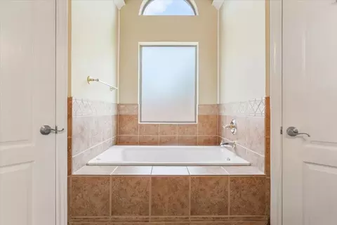 Bath - 10136 Aragon Dr, Waco, TX 76708 photo 4 of 5