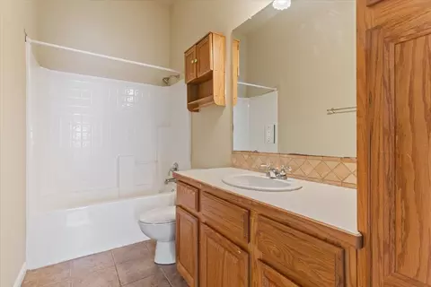 Bath - 10136 Aragon Dr, Waco, TX 76708 photo 5 of 5