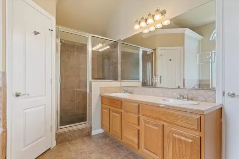 Bath - 10136 Aragon Dr, Waco, TX 76708 photo 2 of 5